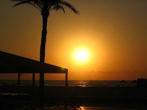 sunrise_on_beach_in_valencia1